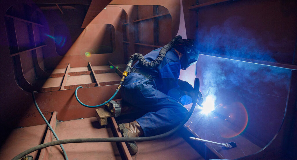 Lassen secties bij Nieuwenhuijsen Scheepsbouw